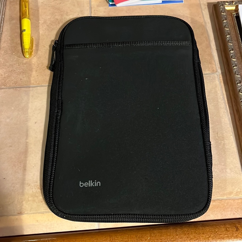 Belkin padded tablet carrying case